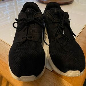 Nike Roshe one (size:8.5)